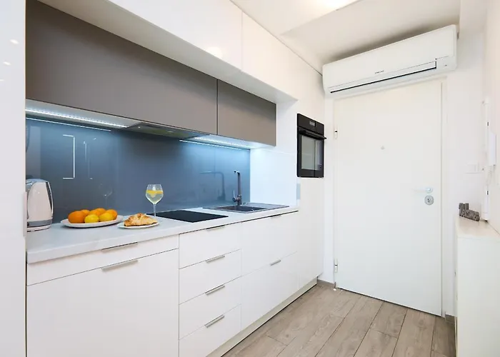 Hedera Estate, Hedera 4 *